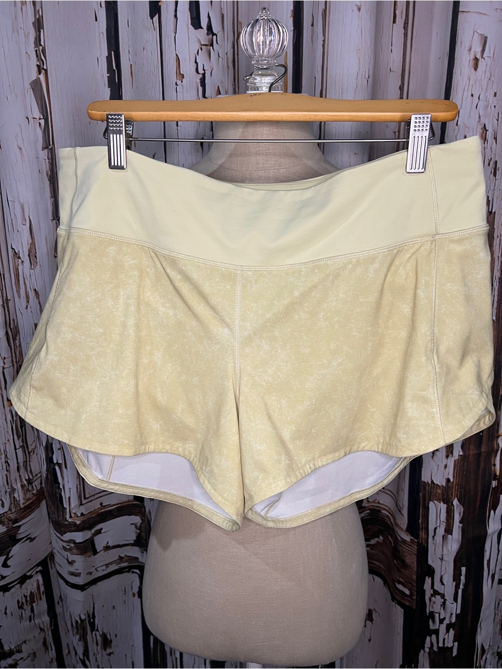 Lululemon Light Yellow Women's Athletic Shorts